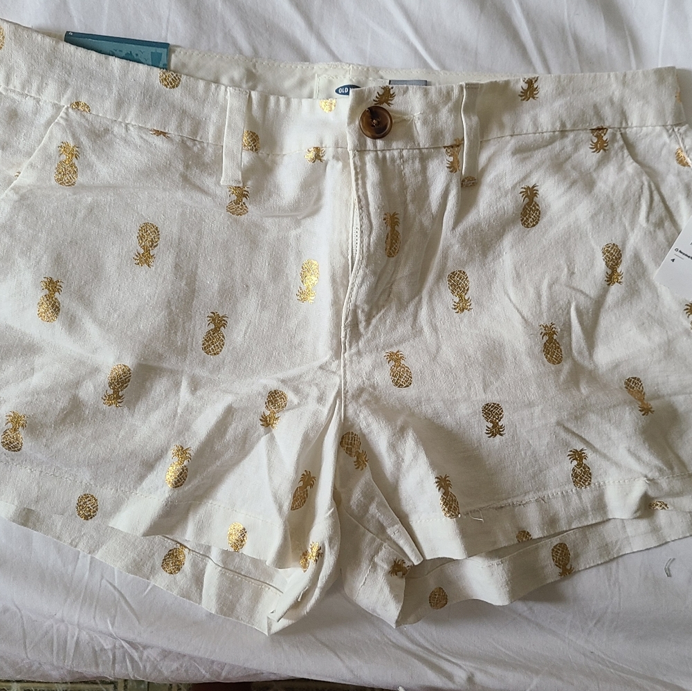 Brand New Old Navy Golden Pineapple Shorts size 4